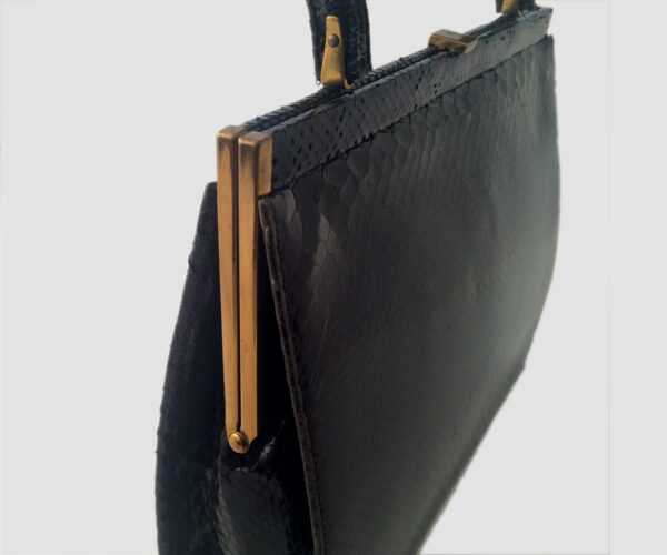 black-snakeskin-single-strap-purse