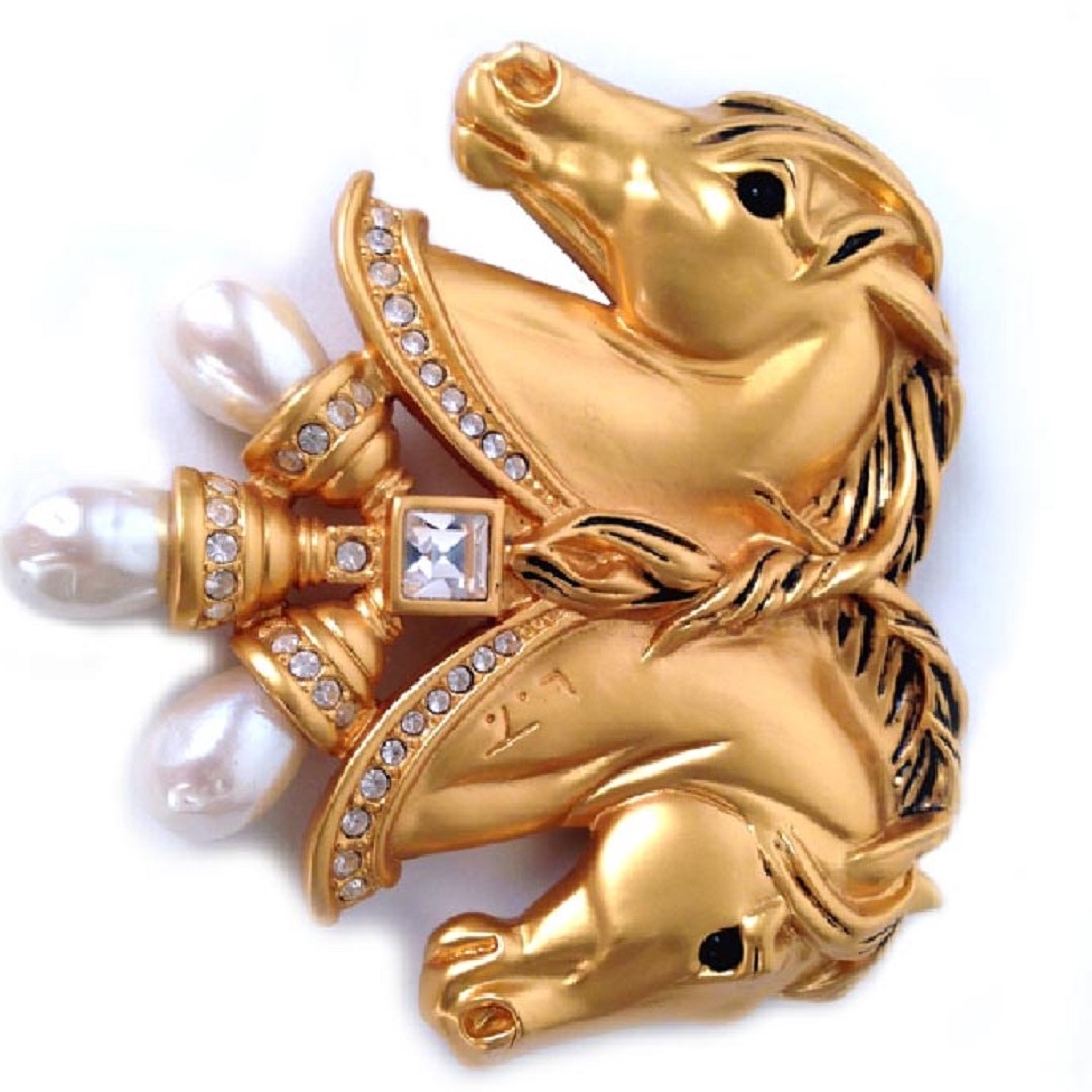 elizabeth taylor hearts double head horse brooch