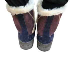 Vintage faux fur hunter snow boots.