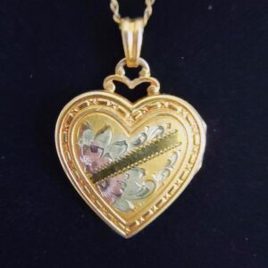 Vintage "Sweetheart Hayward 12K Rose Gold Filled Locket pendant necklace